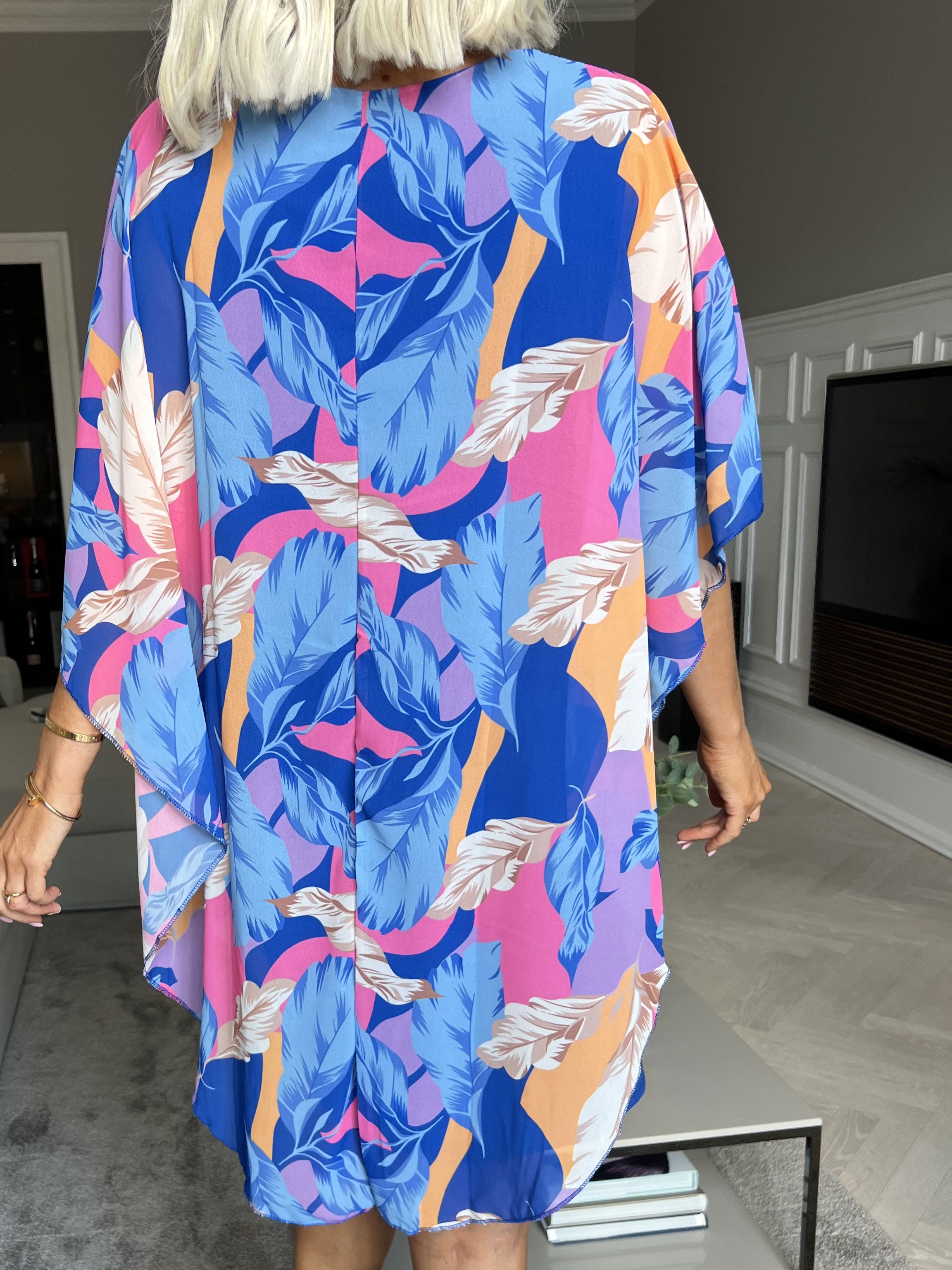 Kenya Feather - Tunikaklänning med mönstrat chiffonglager